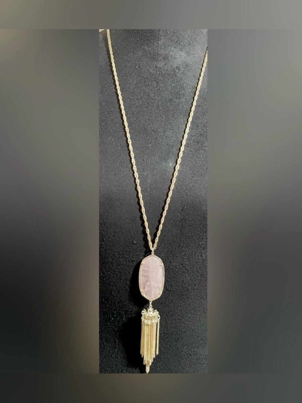 💰Kendra Scott💰 Rayne Light Pink Quartz Pendant Necklace in Golf EUC 🌹